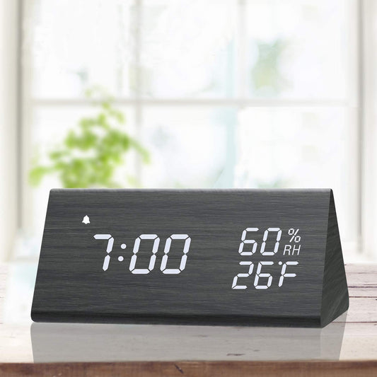 Digital alarm clock, with electronic LED time indicator