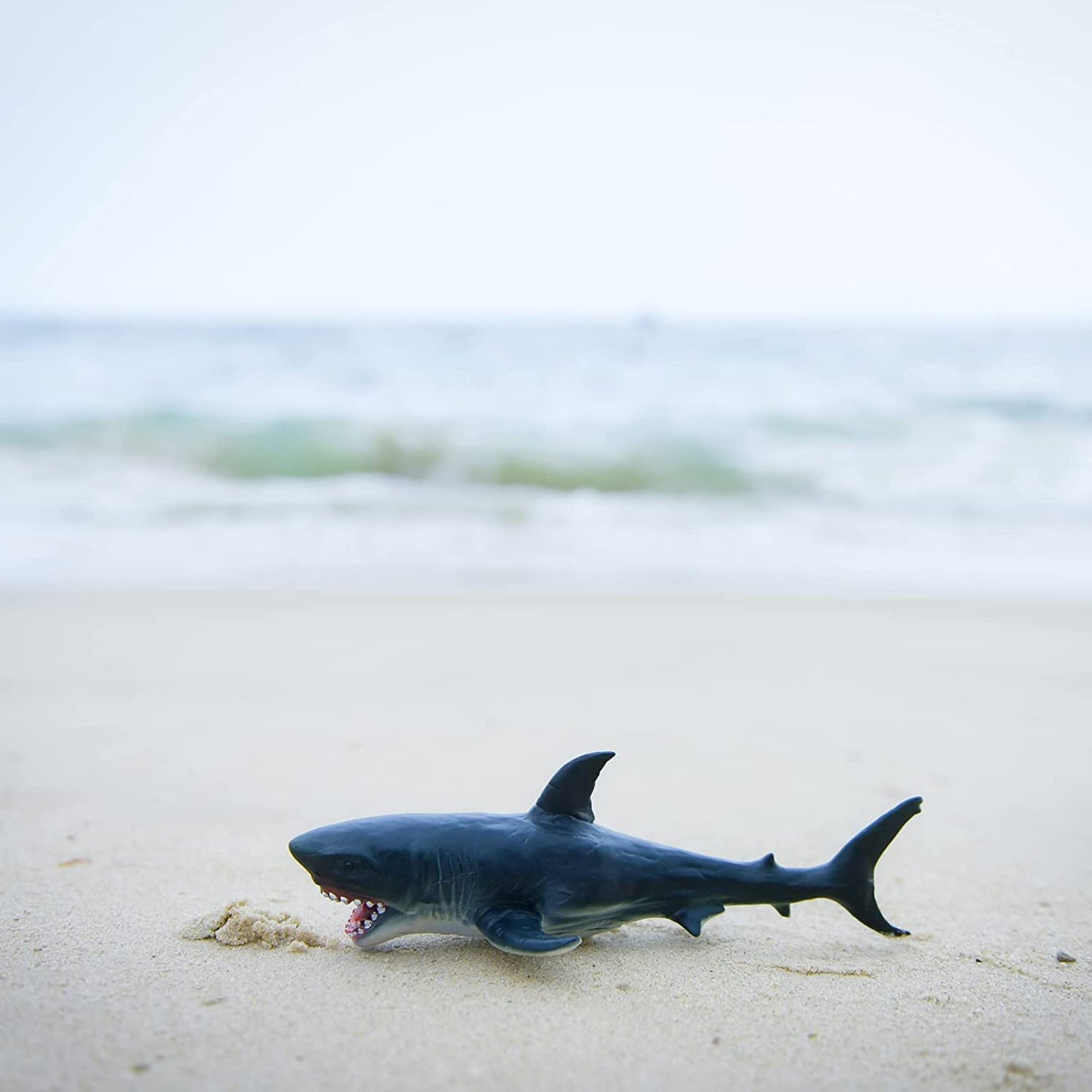 9.72 x 5.91 x 3.27 inch toy (great white shark)