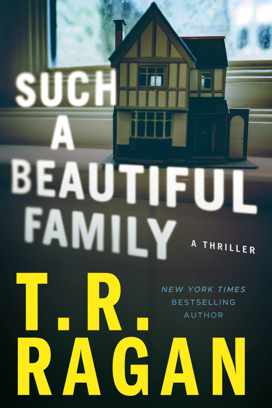 Such a Beautiful Family: A Thriller, Paperback