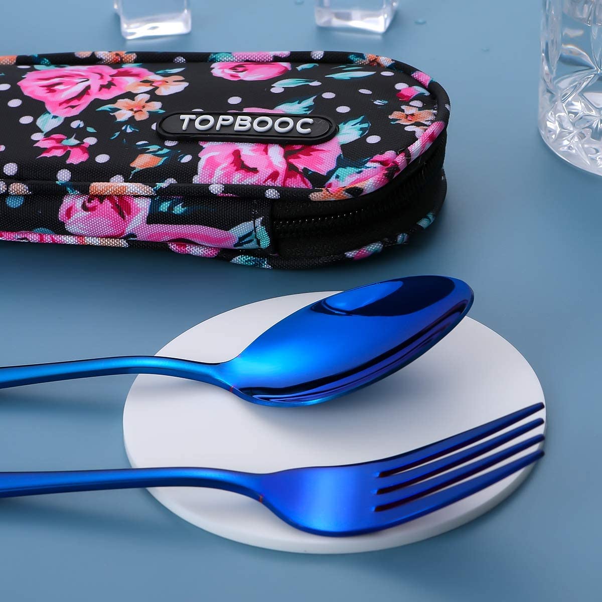 Portable cutlery set with a waterproof carrying case, Blue: color