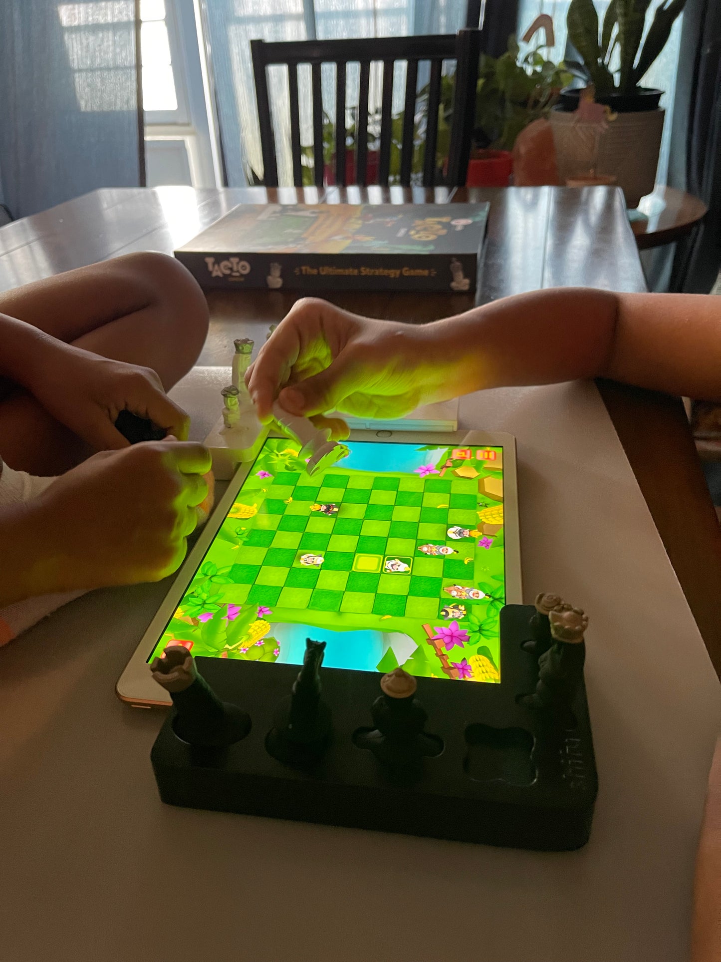 Interactive chess game (Kit + App with 4 modes)