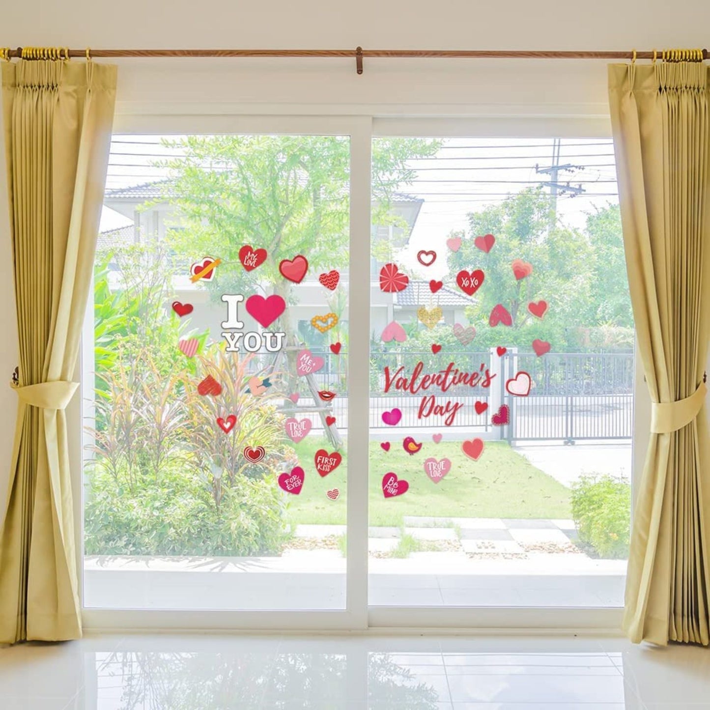 311 Pieces Valentine's Day Window Decorations, Red