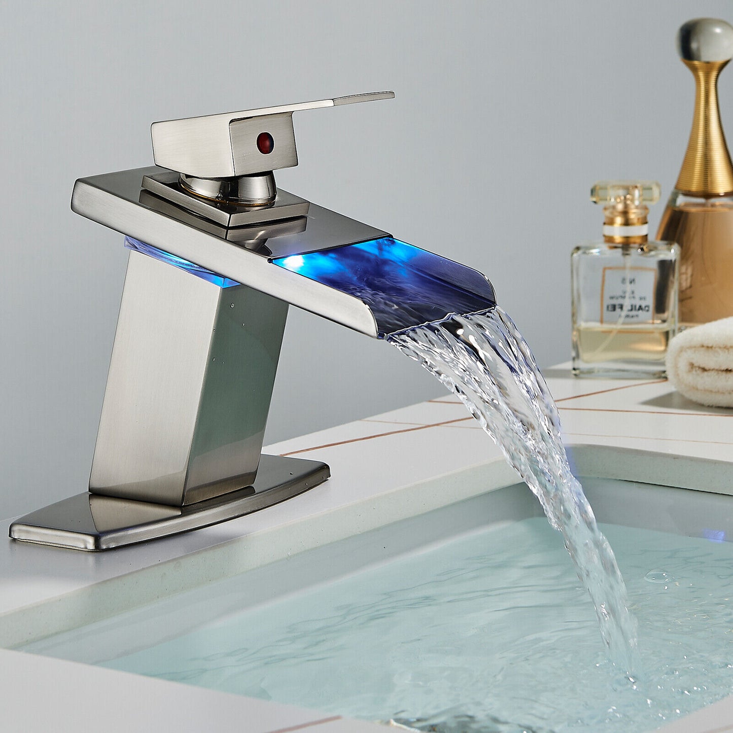 Bathroom faucet, 1 waterfall hole, single lever, with LED light